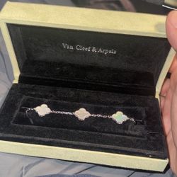 Van Cleef Braclet silver pearl