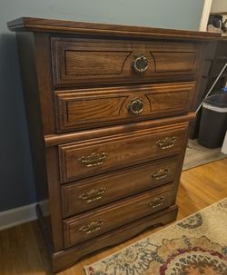 BROYHILL CHEST OF DRAWERS 