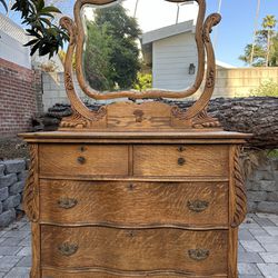 Gorgeous Antique Tiger Oak Dresser With Mirror 