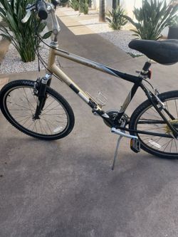 TREK  size 26 frame 18 speed 21
