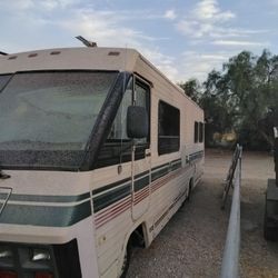 Moving SALE 27 Foot class A- RV low original miles