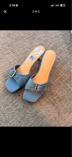 Kitten heels