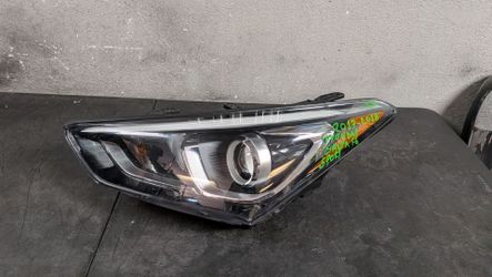 2017-2018 HYUNDAI SANTA FE SPORT LEFT HEADLIGHT OEM USED #11058