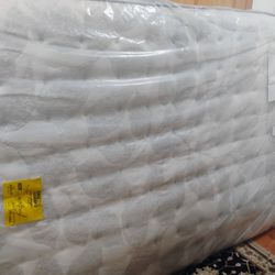 Sealy Posturepedic  Queen Size Mattress Set