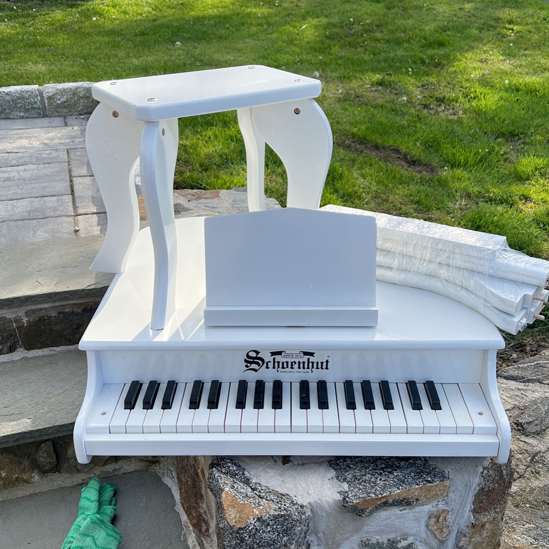 Schoenhut Girl Piano