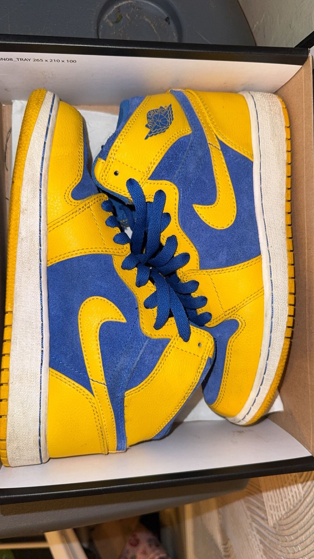 JORDAN 1 RETRO HIGH OG 'LANEY Size 5Y