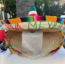 Sombrero. Y banderas