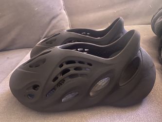 Size 9 Men Foam Runners