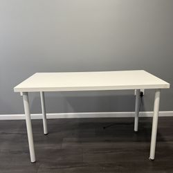 White Table — Clean and Modern
