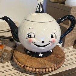 Johanna Parker Luna Teapot 