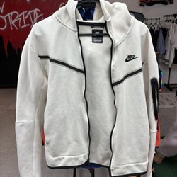 NIKE TECH FLEECE WHITE SIZE SMALL