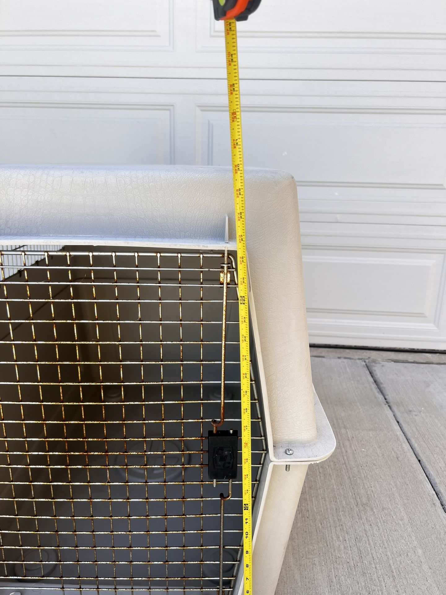 Plastic/metal Large Size Dog Crate