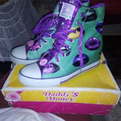 Lips Tennis Shoes 9 1/2