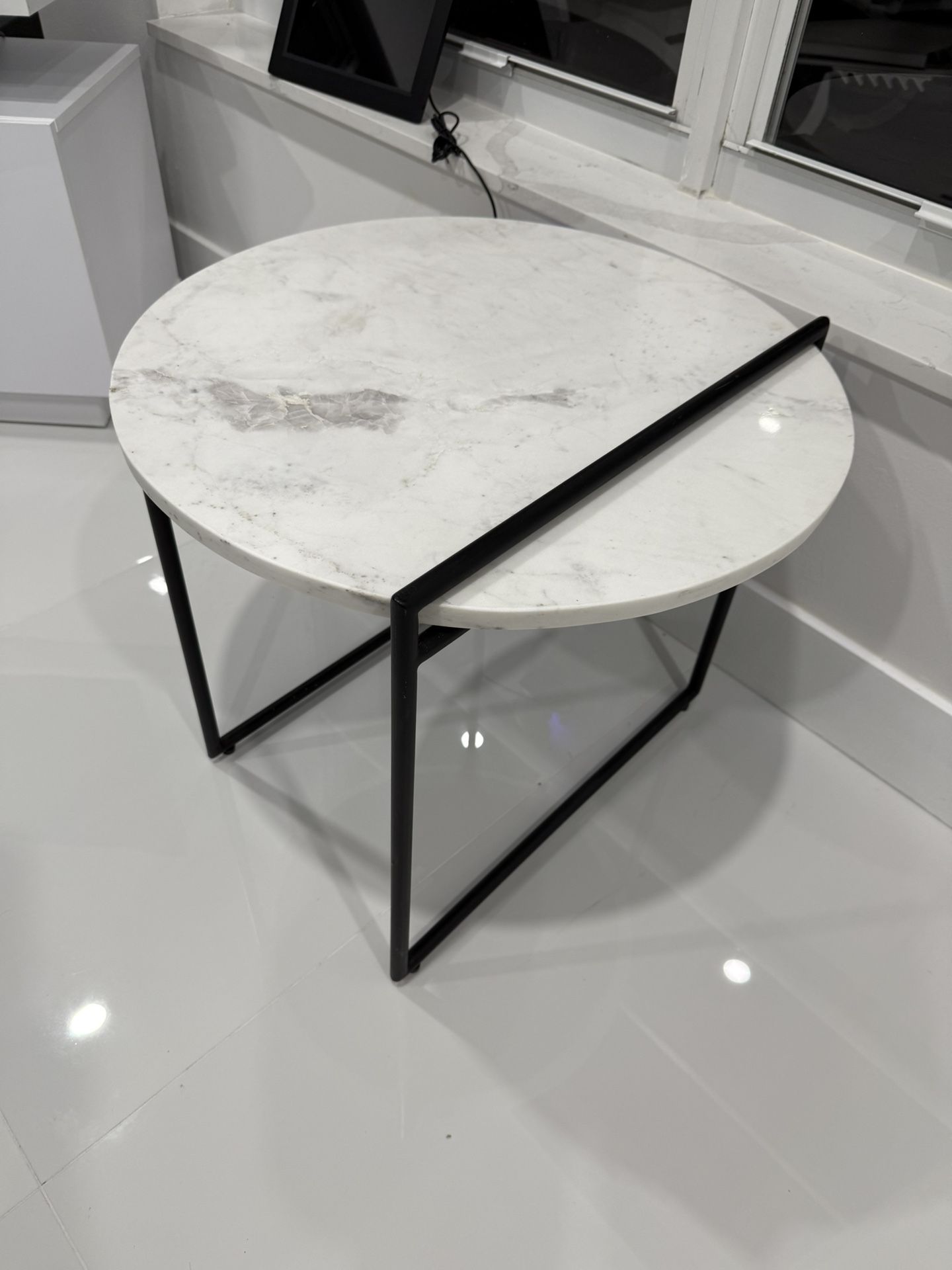 New Beautiful Modern White Marble End Table, diameter: 22.00 height: 19.00, Was $200 At City Furniture