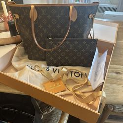 Louis Vuitton Neverfull MM w/ Wristlet 