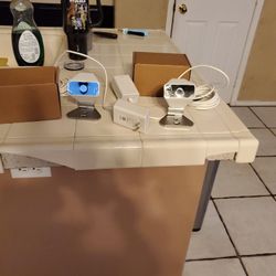 2 Open Box Xfinity Security Camaras