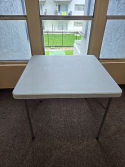 White foldable table