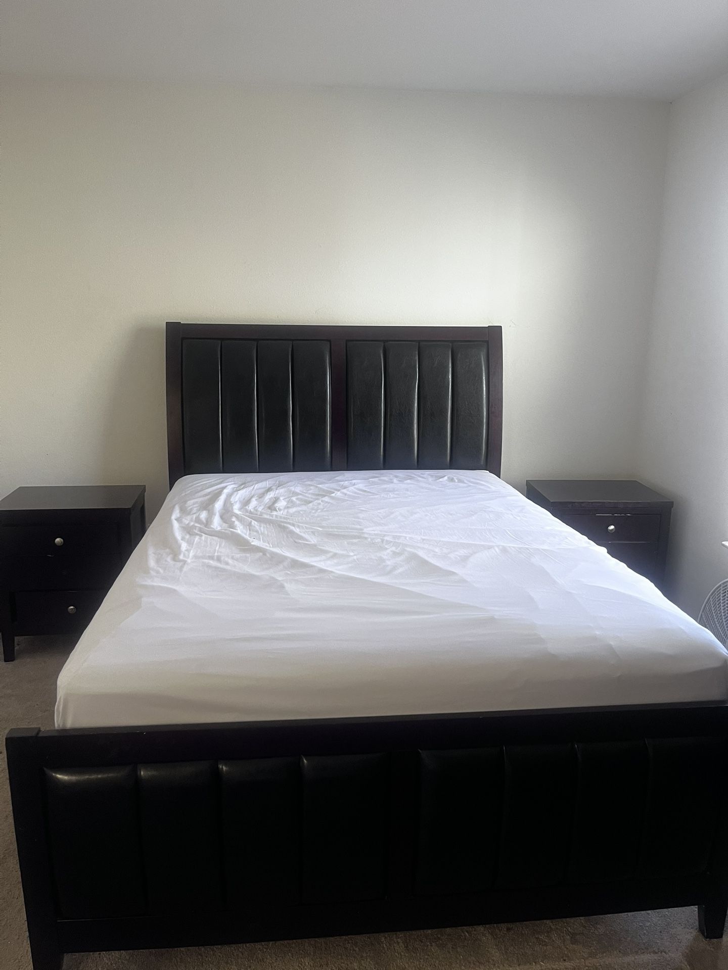 Queen Cherrywood Bedroom Set
