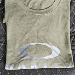 Oakley T-shirt