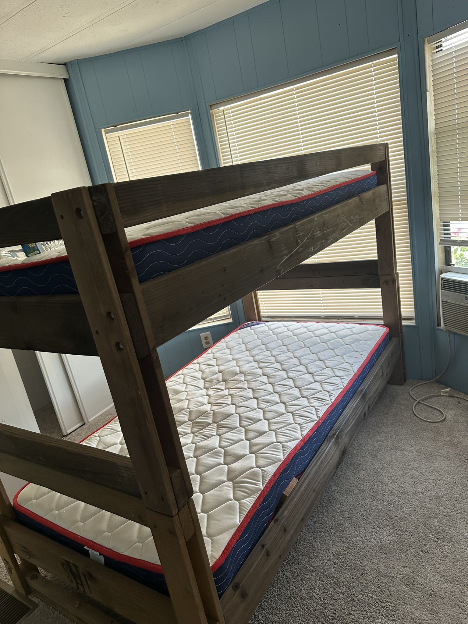 Twin Bunk bed
