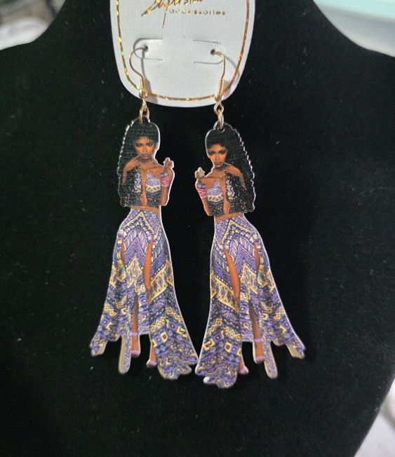 Women African Ebony Model Dangle Pierced Earrings Purple Dress