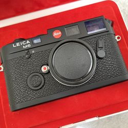 Leica M6 Rangefinder Camera w/Summilux 35mm f1.4 ASPH Lens