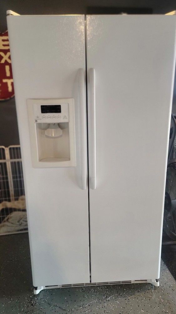 LG WHITE REFRIGERATOR