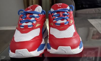 BRAND NEW WOMEN PUMAS…SIZE 5 & A HALF