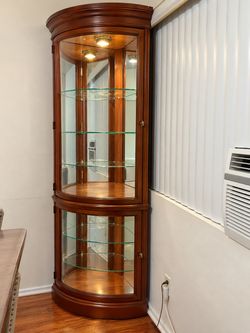 Goode Spenser Lighted Corner Display Stand Cabinet
