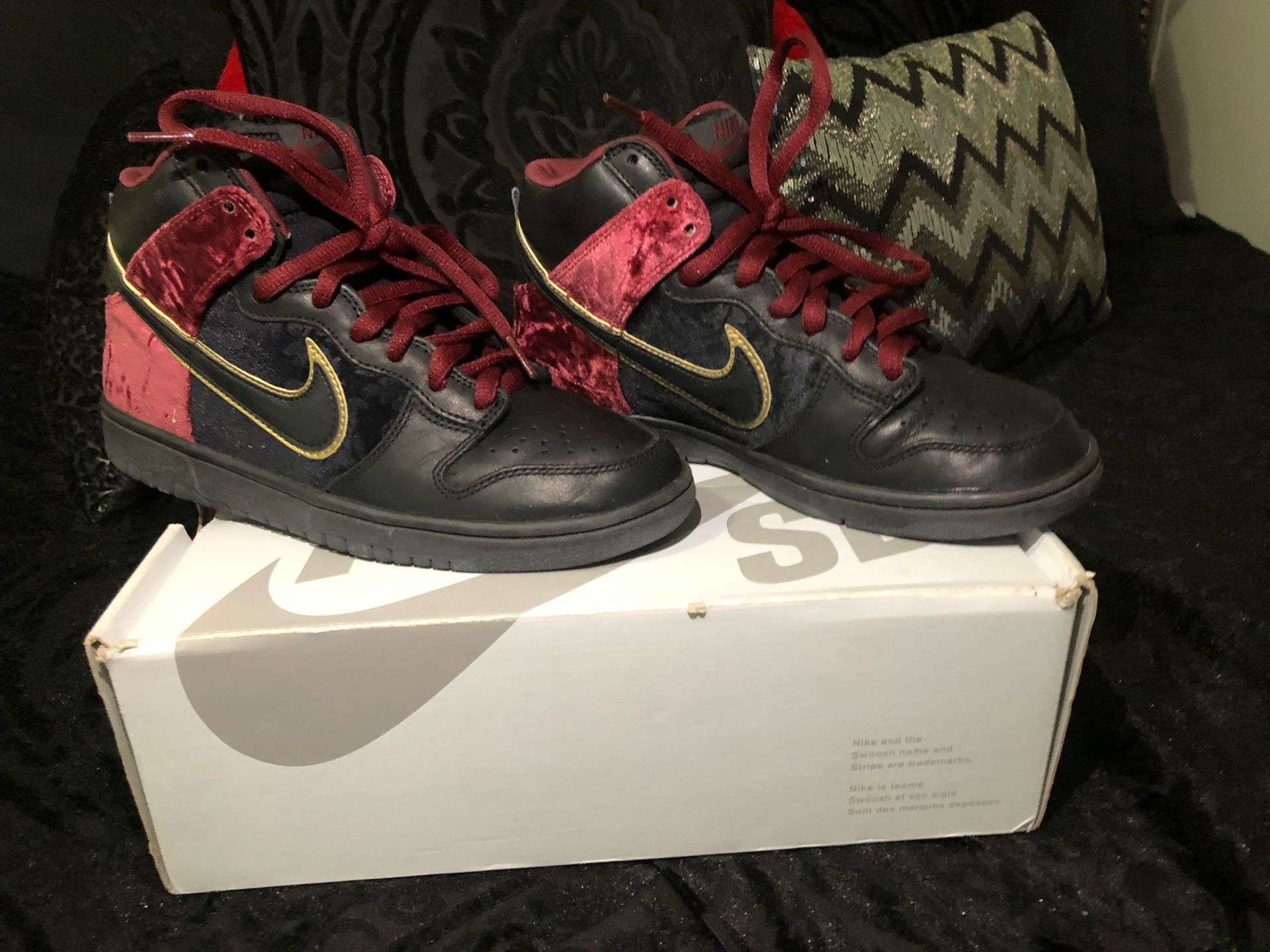 Nike dunk high premium sb bloody sundays size