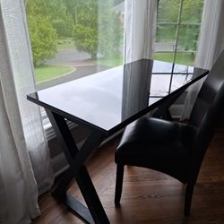 Pier 1 Desk