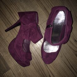 Purple bow heels, women’s shoe size 8.5