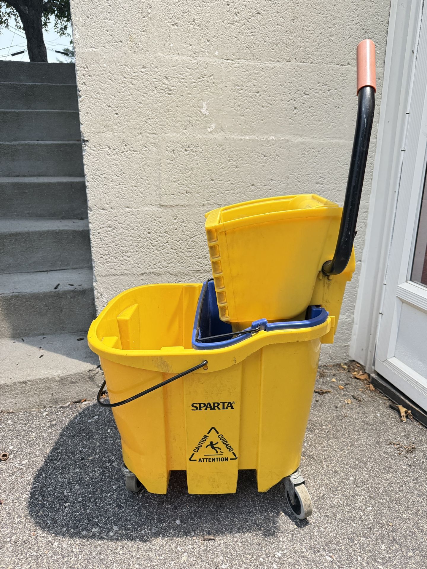 Rubbermaid Commercial Mop Bucket Combo w/ Sidepress Wringer & Soiled Water Insert, 35 qt
