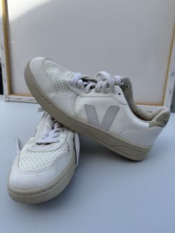 Women’s Veja Sneakers Size 7