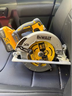 DEWALT 20V MAX XR 7-1/4” Brushless Circular Saw Kit – Like New