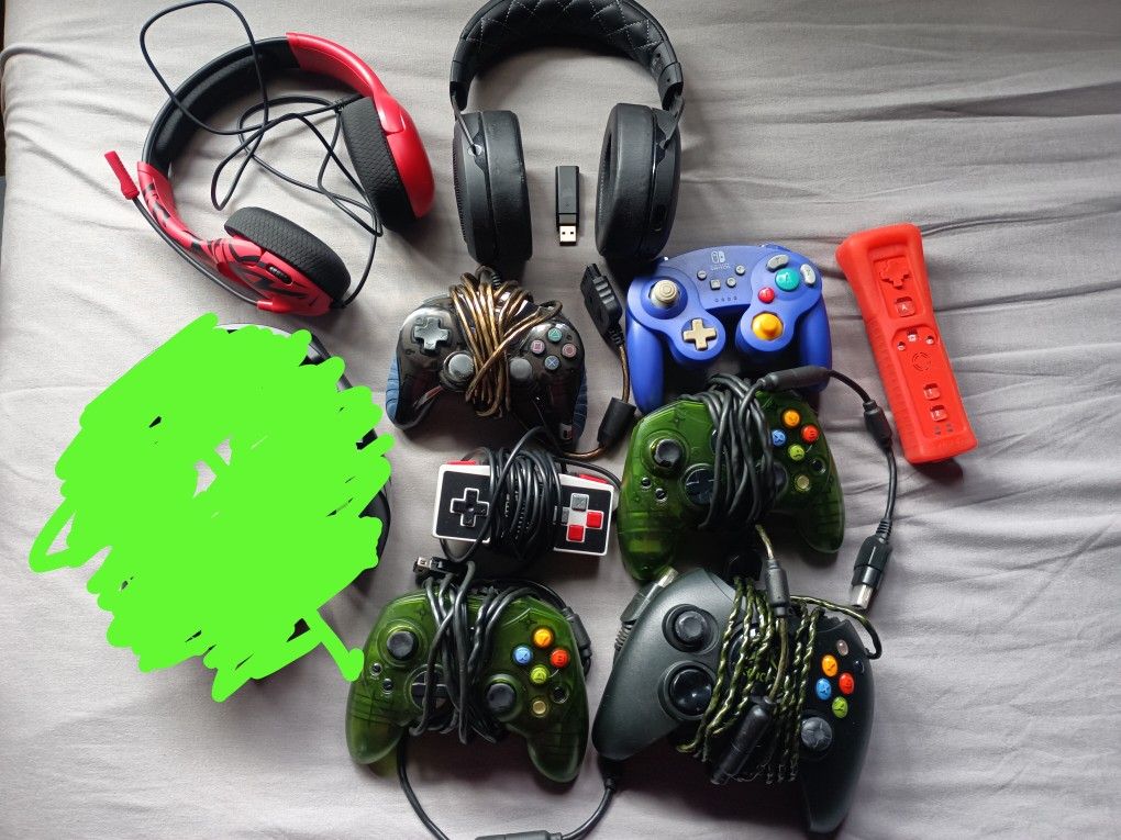 Gaming Accessories & Controllers Lot