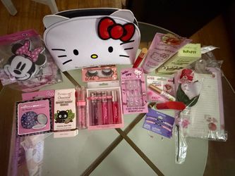 16 pieces de maquillaje crema de mano uñas la isles cosmetiquera pestsñas glue para pegar pestañas Cuaderno todo lo de la foto por $100