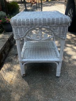 White Wicker End Table / Nightstand