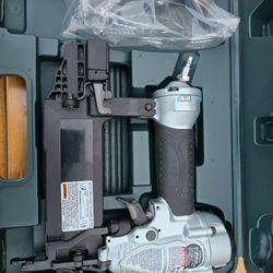 Brand New (Open Box) Hitachi NT50AE2 Brad Nailer Air Tool 18 Gauge 5/8-Inch to 2-inch with Hard Case