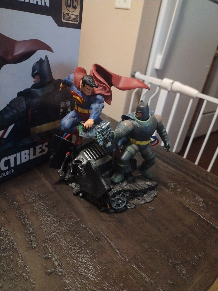 Batman v Superman Statue