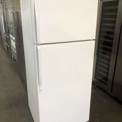 Amana White Apartment Size Refrigerator 