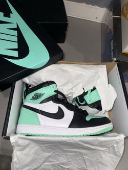Jordan 1 green glow Sz 11.5