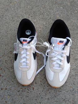 Nike Low-Top Sneakers Size 9.5