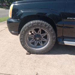 22x12 FUEL 6 LUG UNIVERSAL RIMS & NITTO 35s