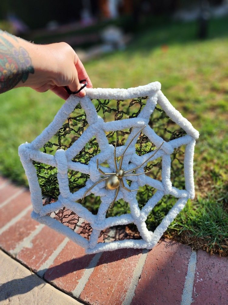 Lace Spider Web Wreath Halloween Decor