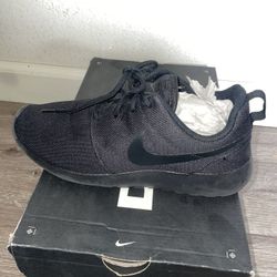 Nike Women’s Athletic Shoe Size 7  