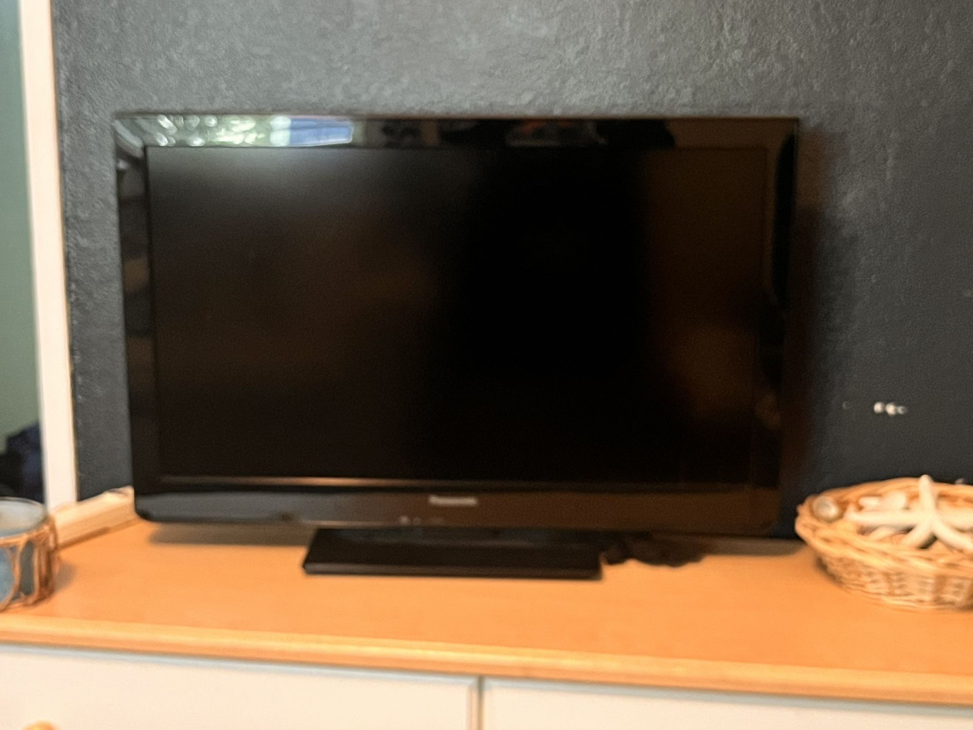 32 In Flat Screen Panasonic TV