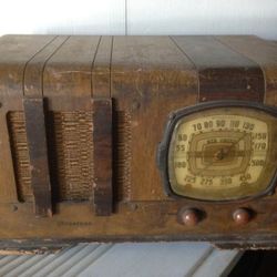 Vintage FIRESTONE AIR CHIEF Tube Radio Model 378-S-7428