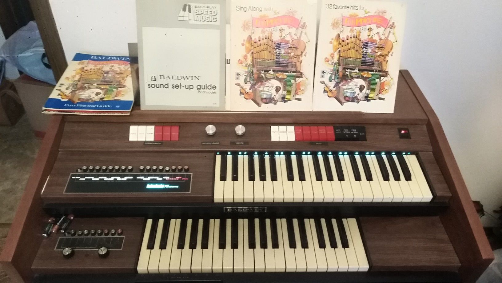Baldwin interlude piano and organ with fun machine