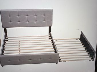 Queen bed with twin under . Cana queen y cama individual en la parter de abajo